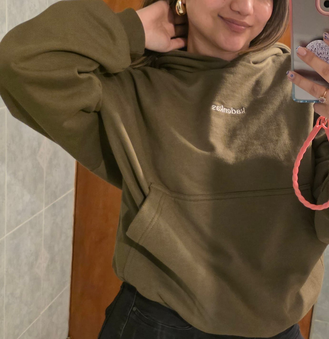 Customer photo review of (PRE-VENTA) POLERÓN HOODIE VERDE - OVERSIZE CON GORRO LOGO Y ESPALDA BORDADO