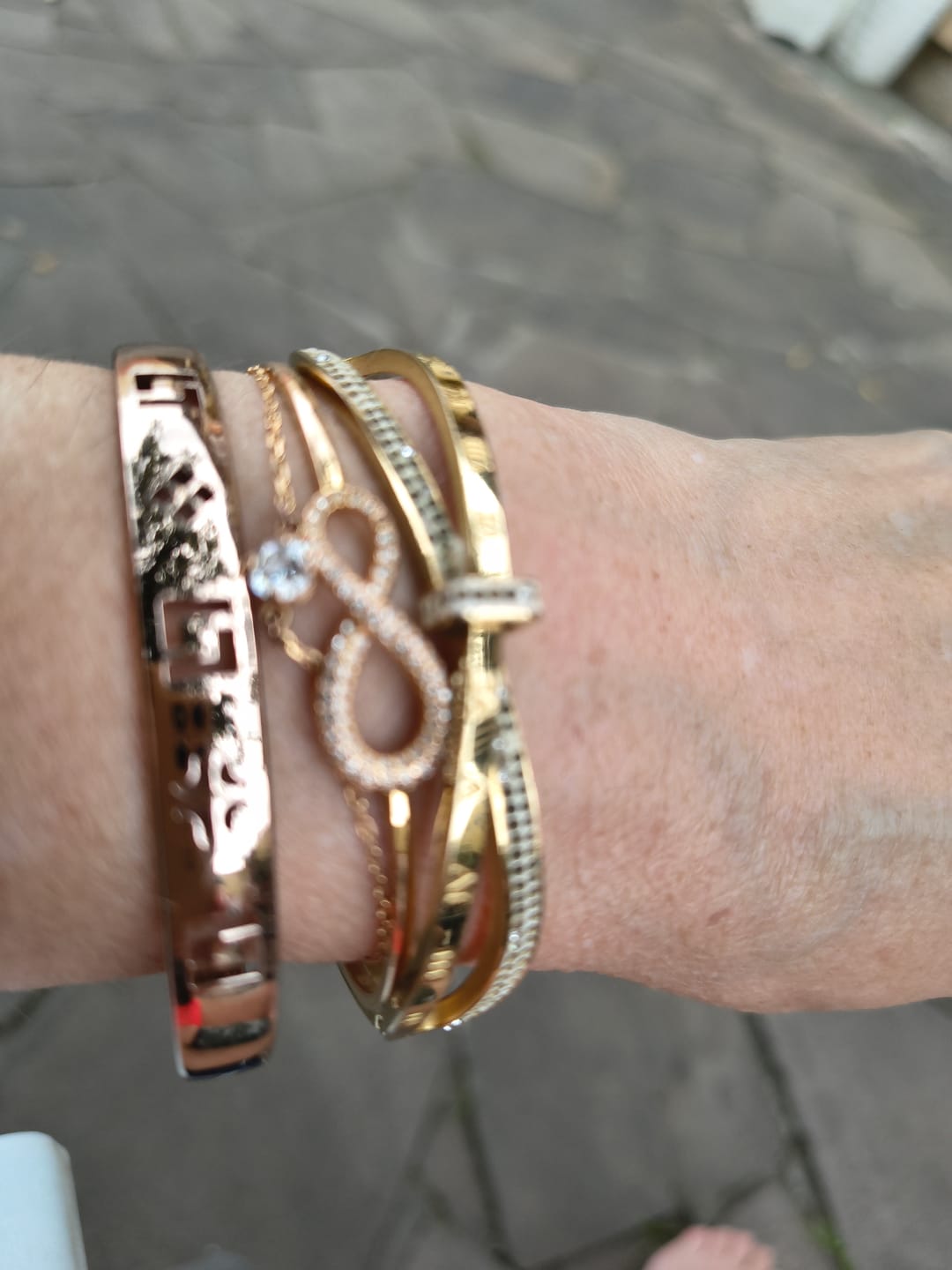 Customer photo review of Mix Colar Aurora Banhado em Ouro 18K
