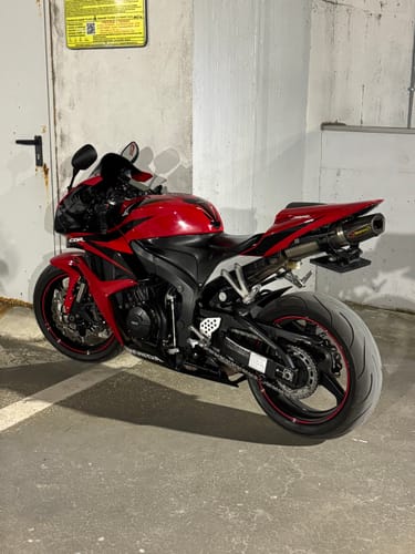 Customer's red Honda CBR600RR parked in a garage, featuring a sleek, minimalist tail tidy.