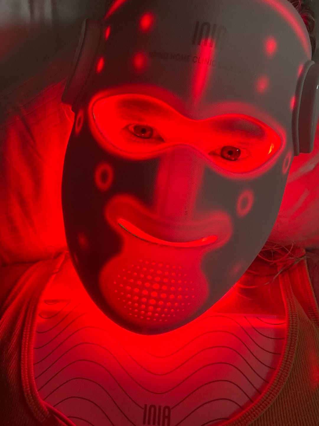 Customer photo review of INIA GLOW 4D 940nm Dual NIR Wireless LED Mask