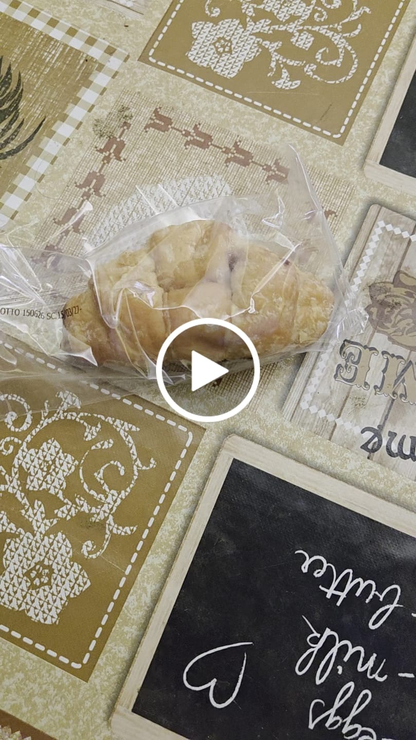 Customer video review of 15 Cornetti proteici ripieni di purea alla fragola