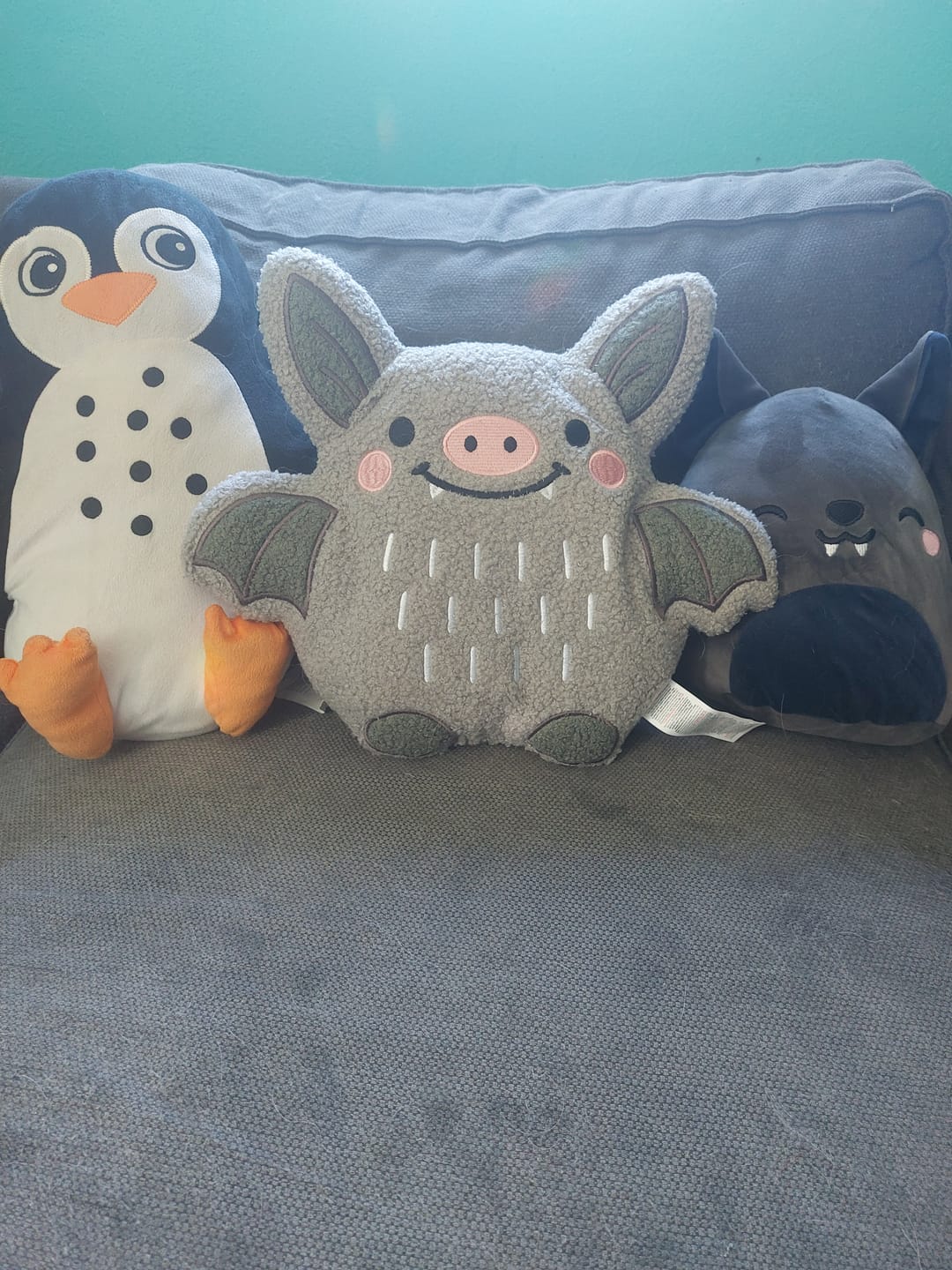 Customer photo review of Fledermaus Kissen Bouclé – Kuscheliges Dekokissen für spooky Stimmung