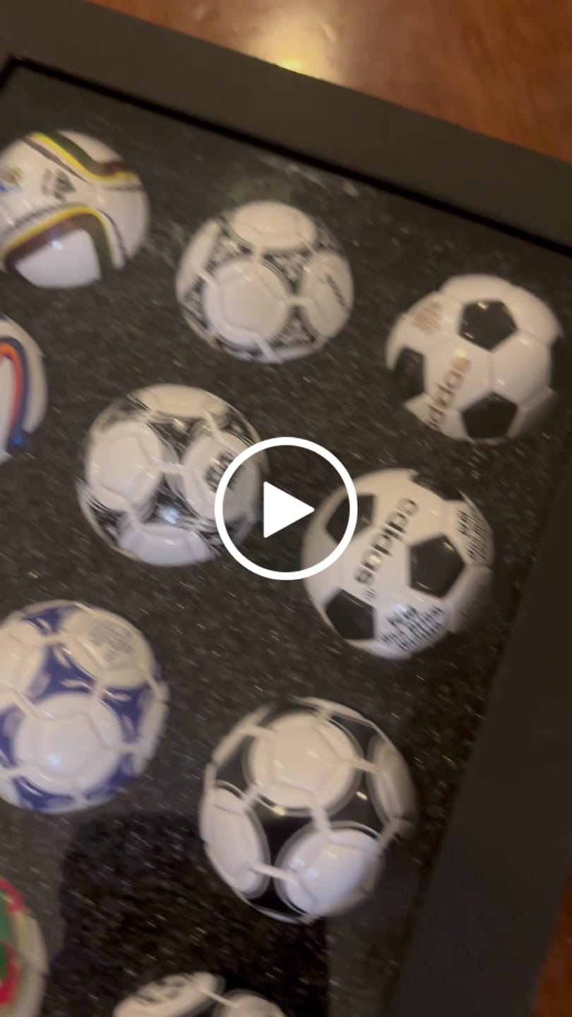 Customer video review of Colección de miniaturas de balones de fútbol de la Copa Mundial: 15 balones icónicos de Mundiales 1970-2026