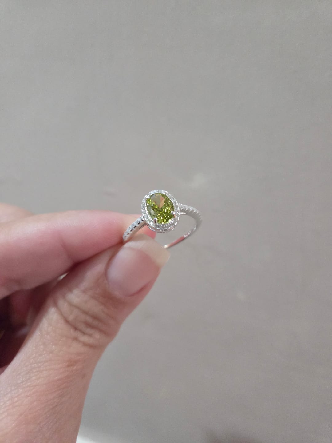 Customer photo review of Anillo Zirconia Ovalada