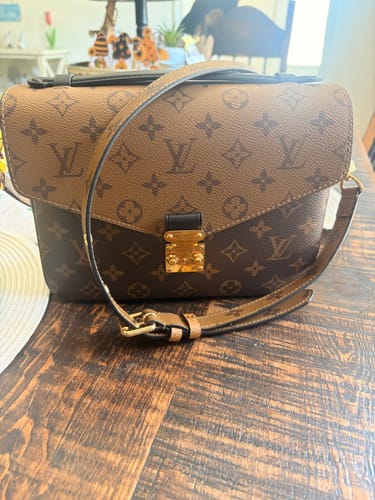 Customer photo review of Louis Vuitton Pochette Metis Monogram Reverse