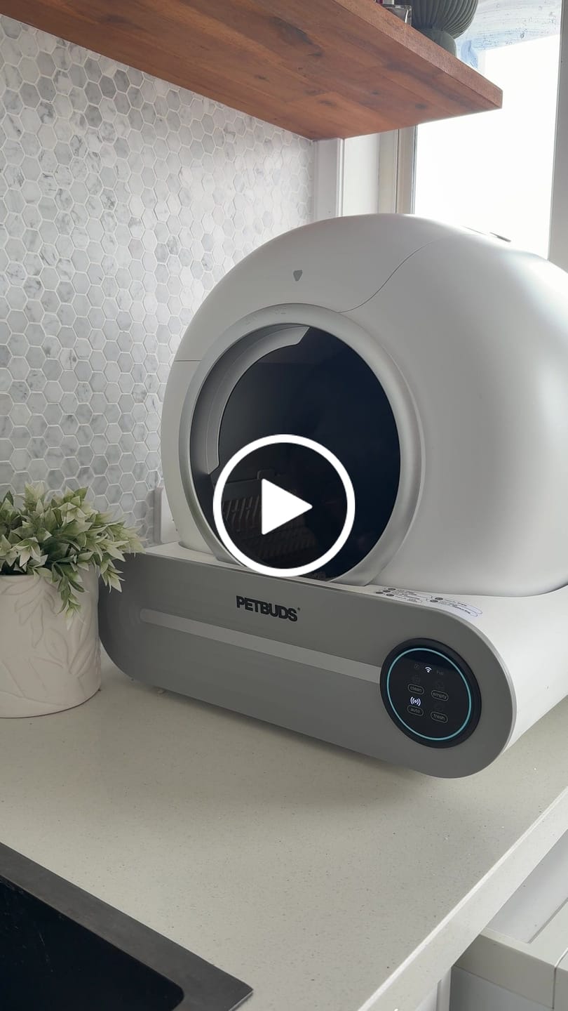 Customer video review of Petbuds™ Pro 2026 Automatic Self-Cleaning Litter Box