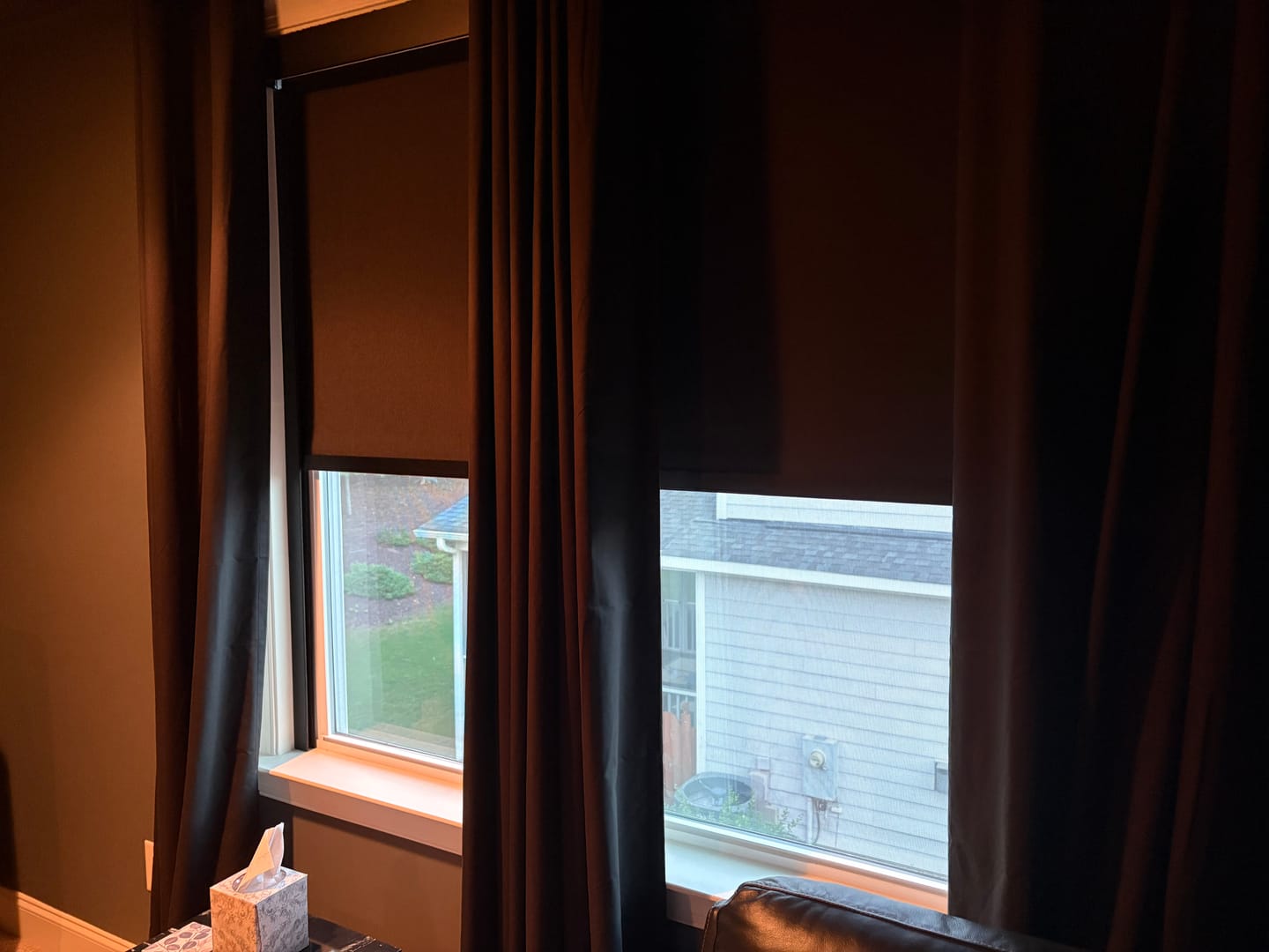 Customer photo review of SmartWings Motorized Roller Shades 100% Blackout Eclipse
