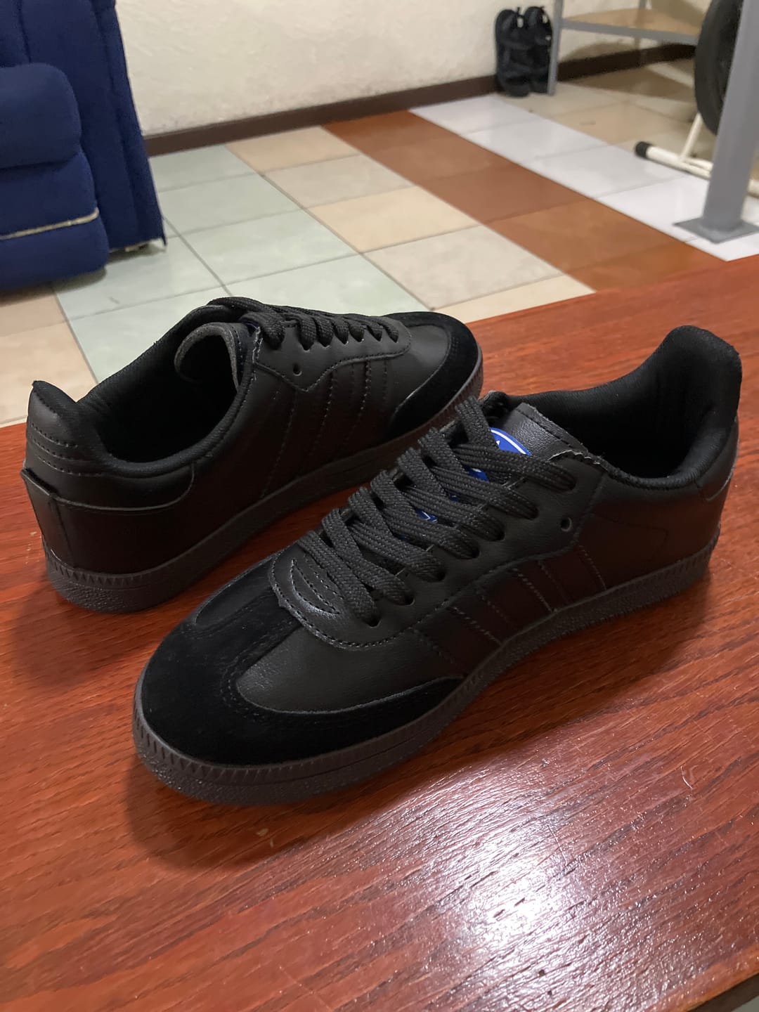 Customer photo review of Tenis Smb Blanco Negro Gris