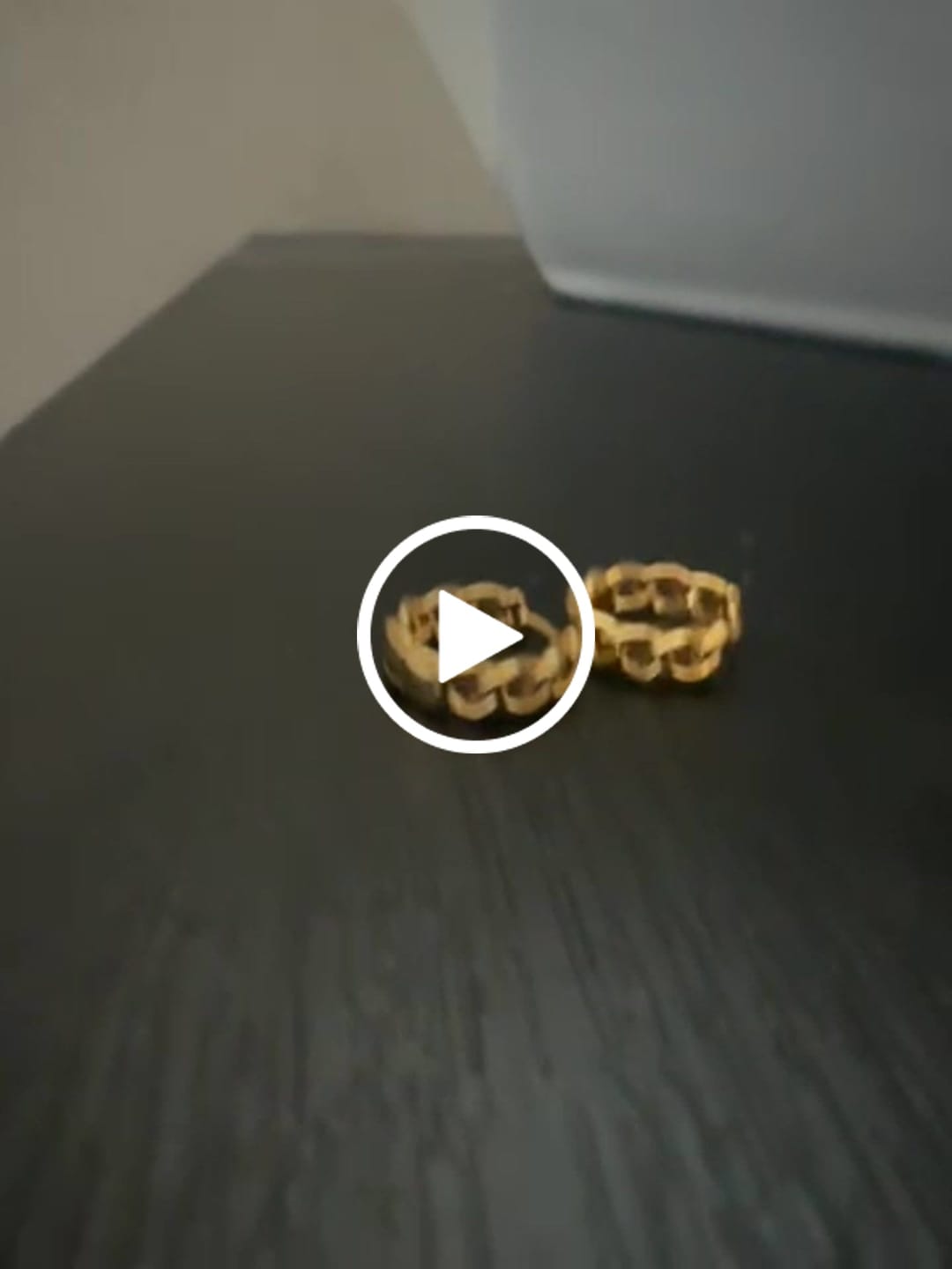 Customer video review of Piccoli Orecchini  Cerchietti a catena