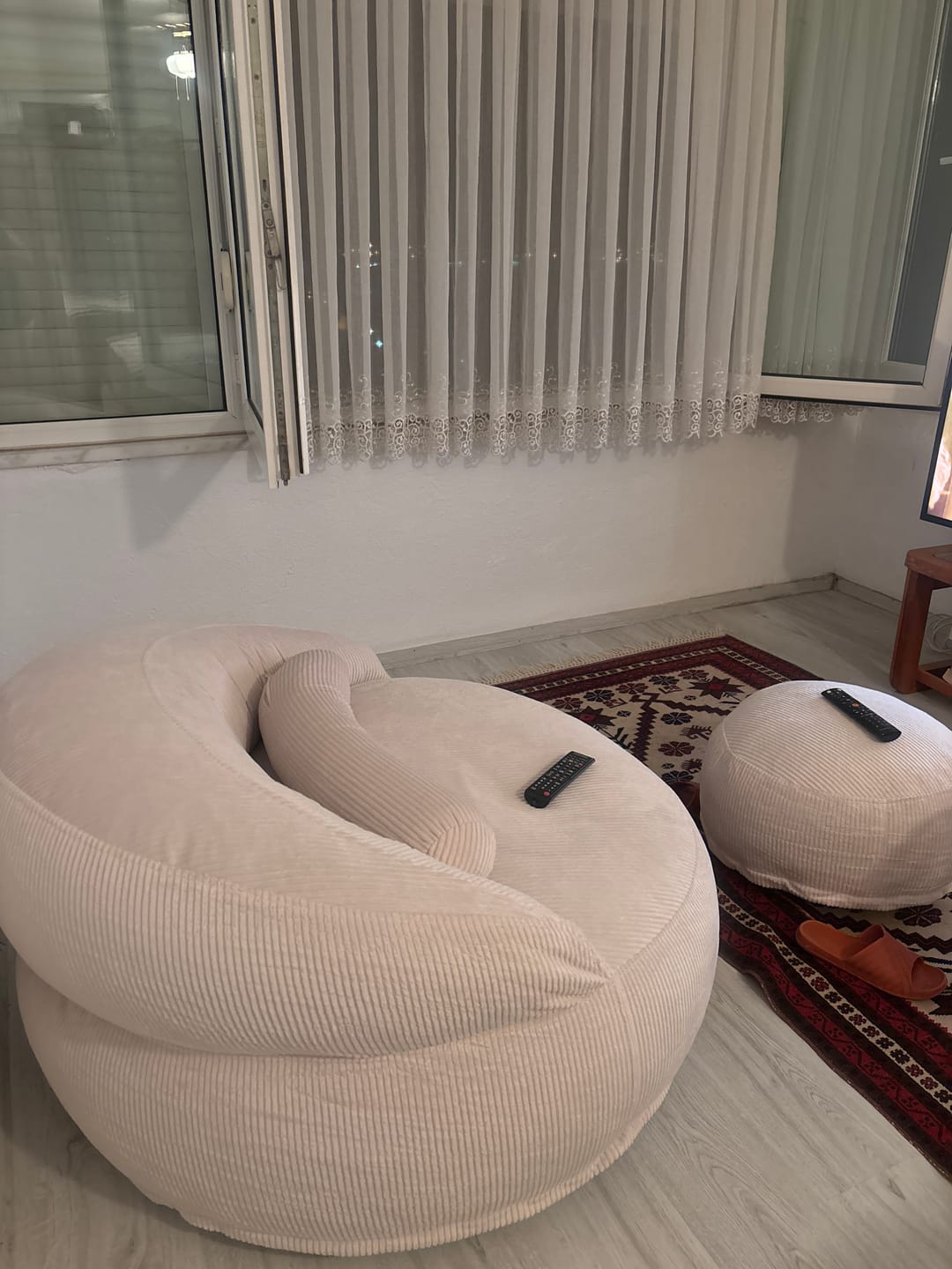 Customer photo review of Felix XL Puf Fildişi