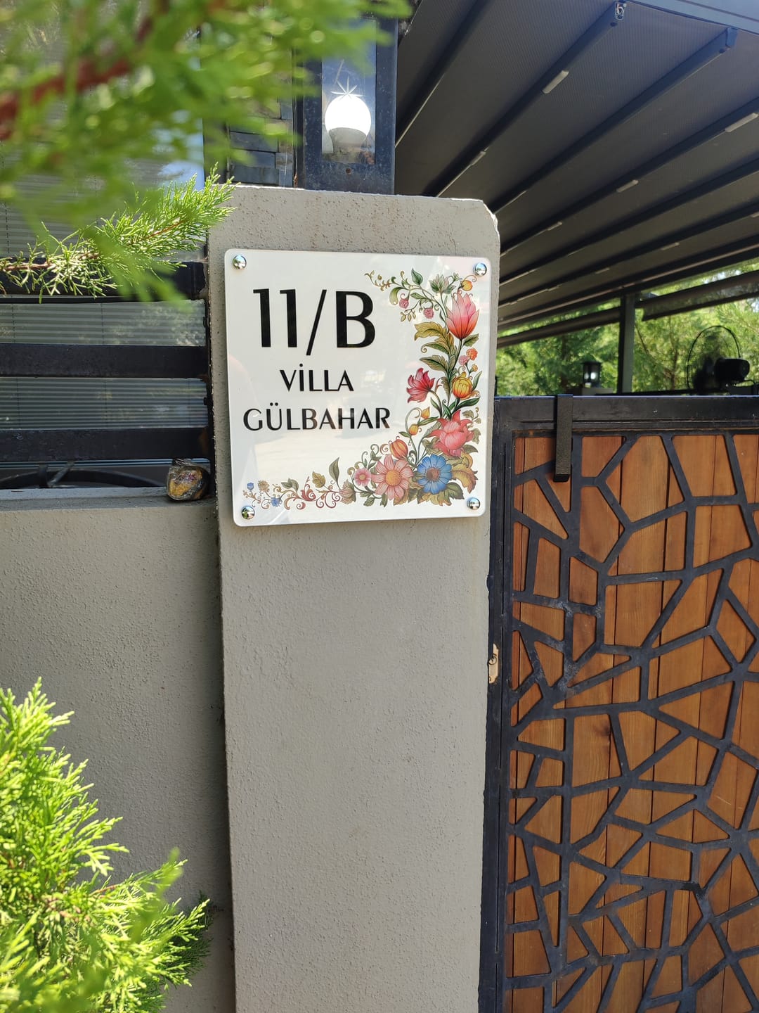 Customer photo review of Çiçek Desenli Zarif Daire Kapı Tabelası