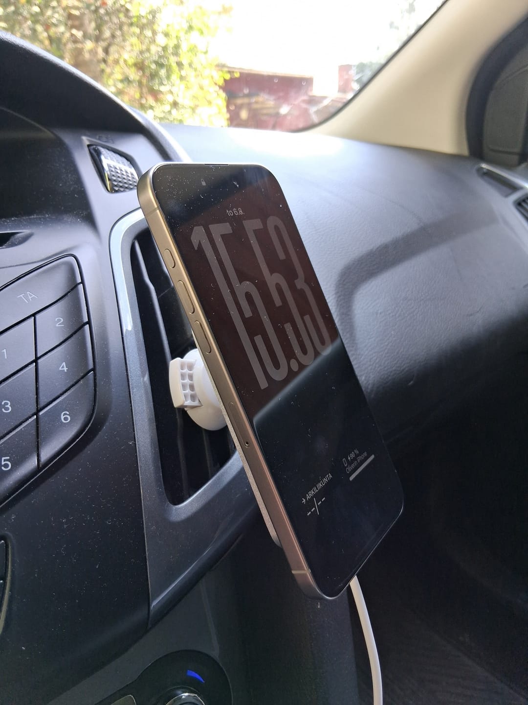 Customer photo review of Autolaturi MagSafe - Valkoinen