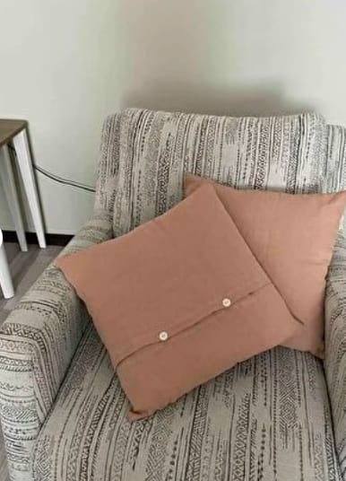 Customer photo review of Lona Keten Düğmeli Kırlent Kılıfı 2'li 40x40
