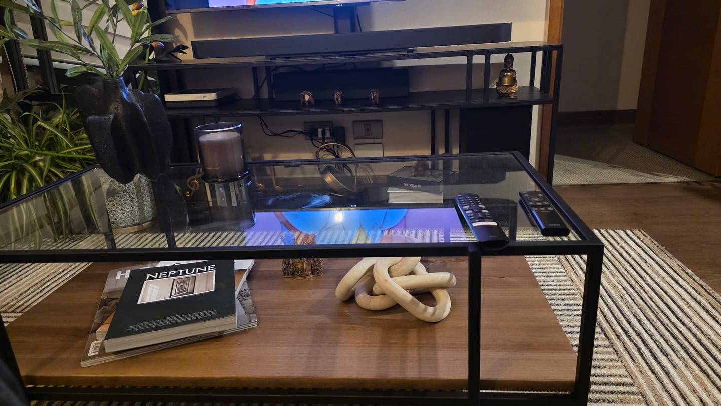 Customer photo review of Rack TV & Estante bajo Romani Metal Black — Kallfu.cl