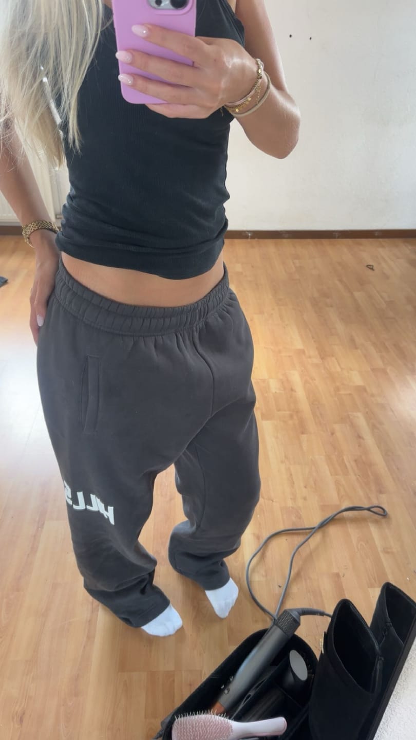 Avis client avec photo sur le pantalon de survêtement à jambes droites GATED COMMUNITY, gris foncé