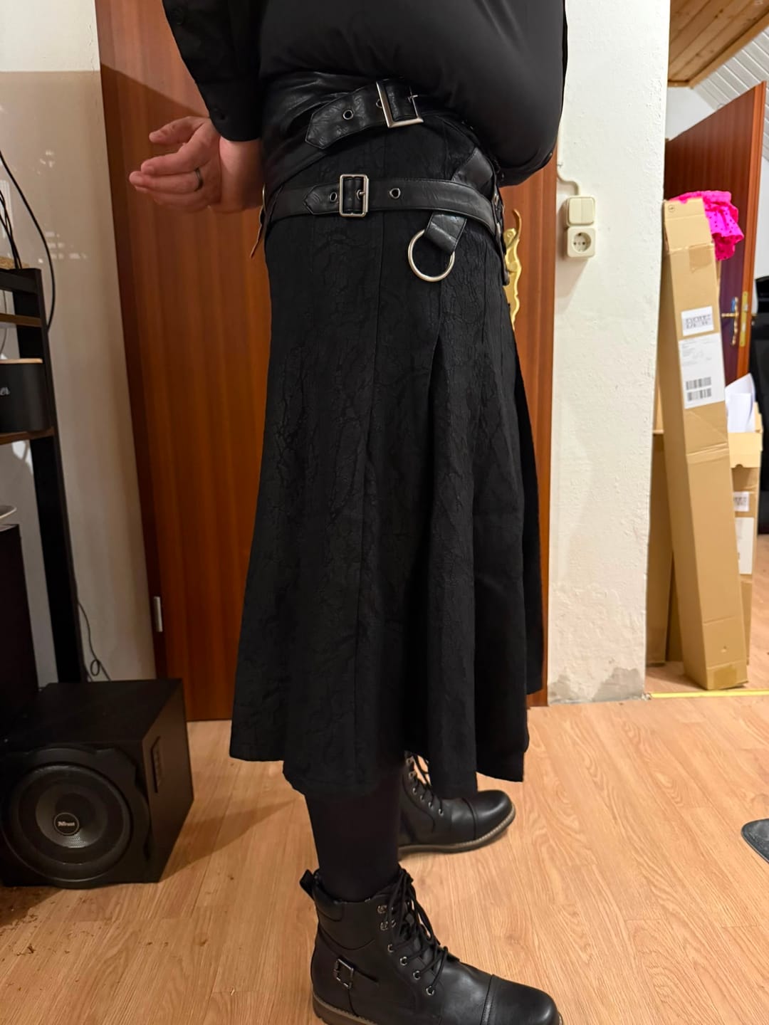 Customer photo review of SiaLinda for Men: Herrenrock Sigar, Kilt Stil, Gürtel mit Reißverschluss und Schnürungen