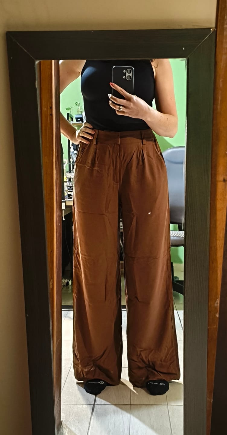 Customer photo review of Calça Pantalona Graviola Marrom Escuro