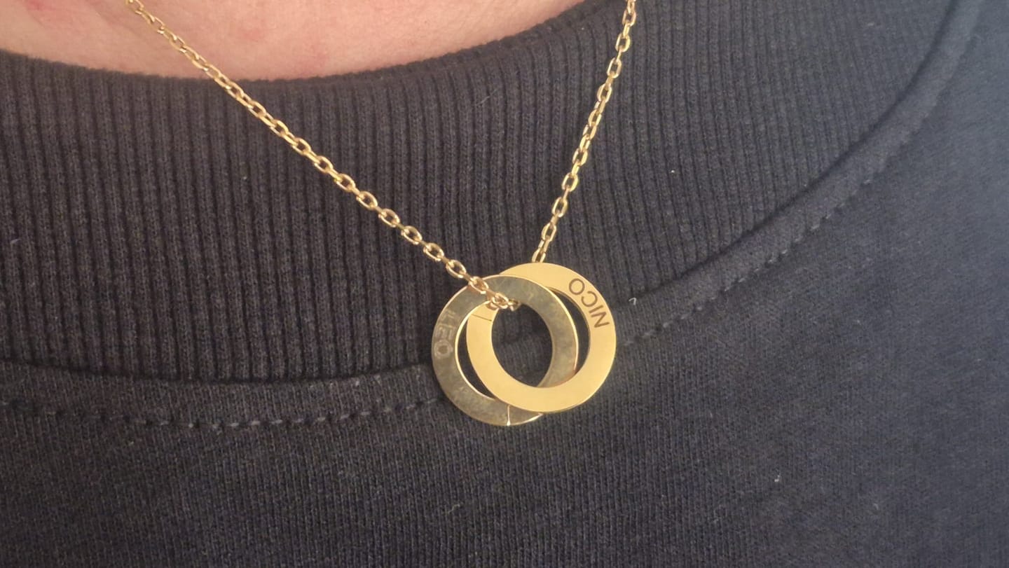 Customer photo review of Collar Amity - Personalizado