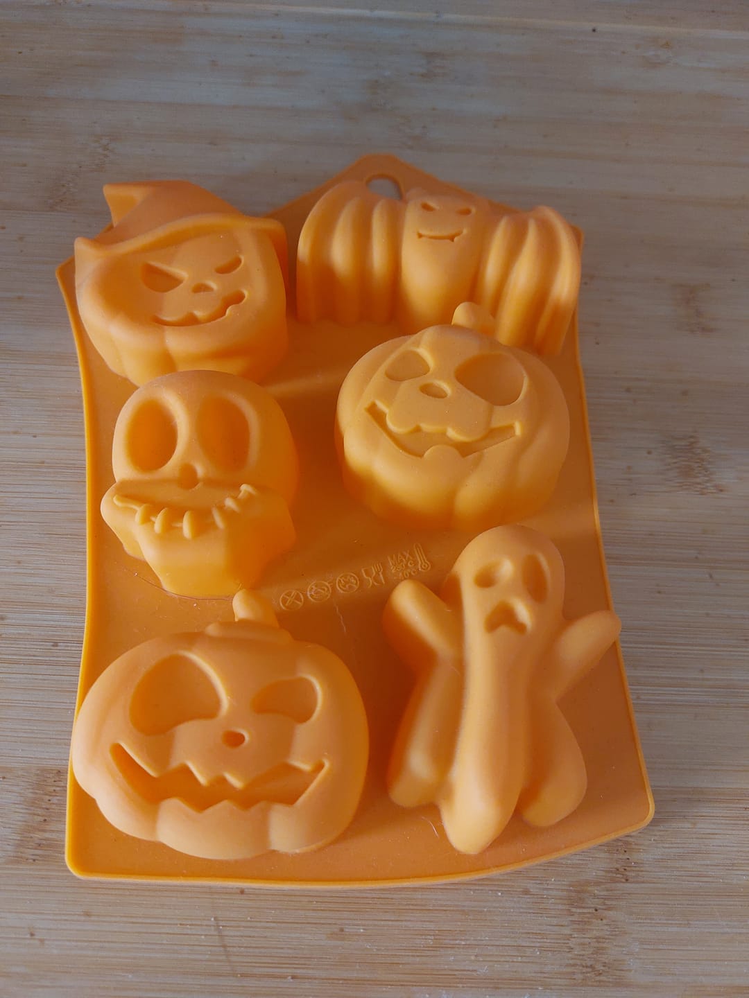 Customer photo review of Halloween Silikon Backformen mit Kürbis, Geist & Co.