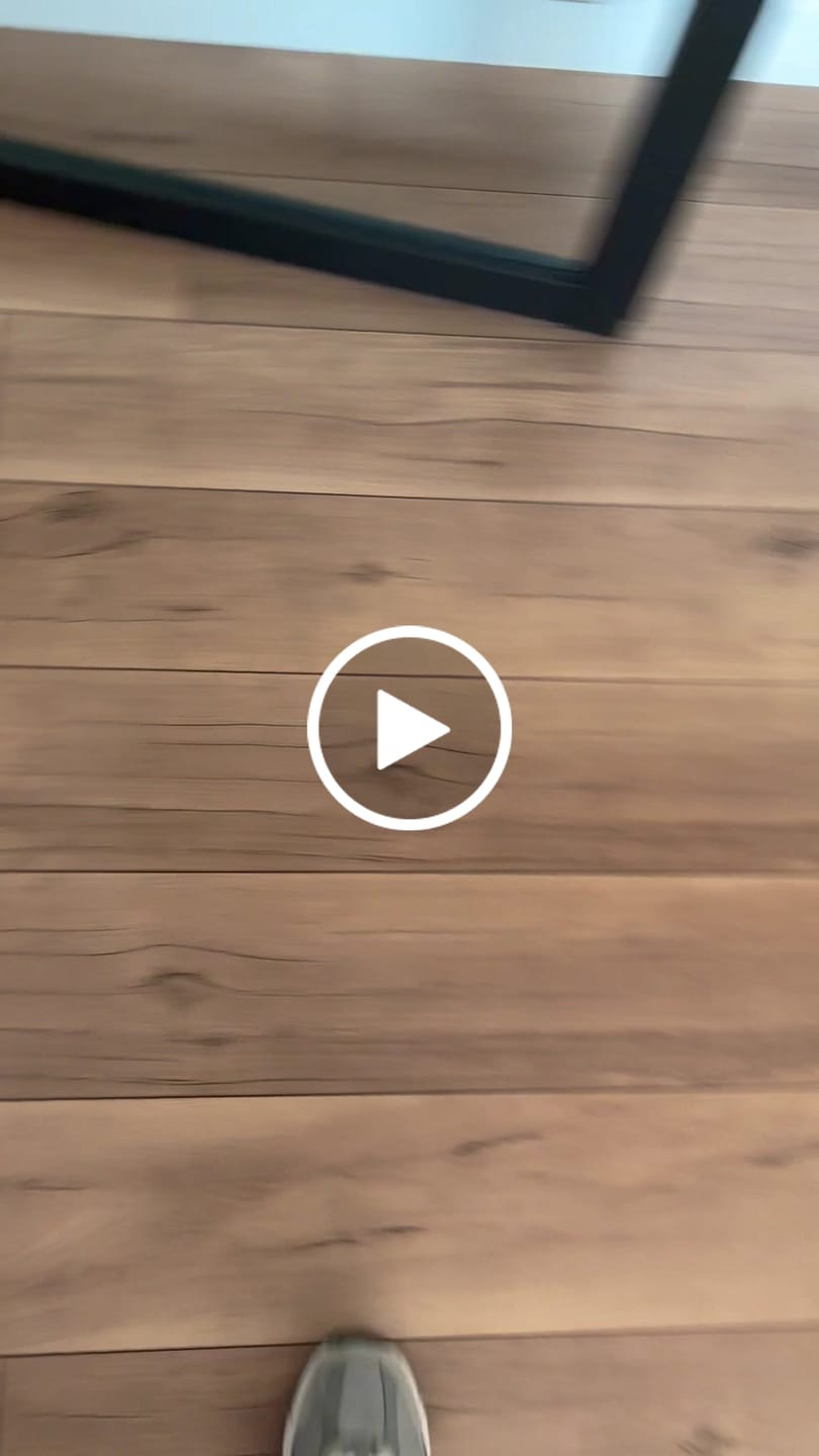 Customer video review of Robotstofzuiger V8 Pro – Volautomatische reiniging met dweilfunctie, slimme navigatie en app-bediening voor moeiteloze schoonmaak