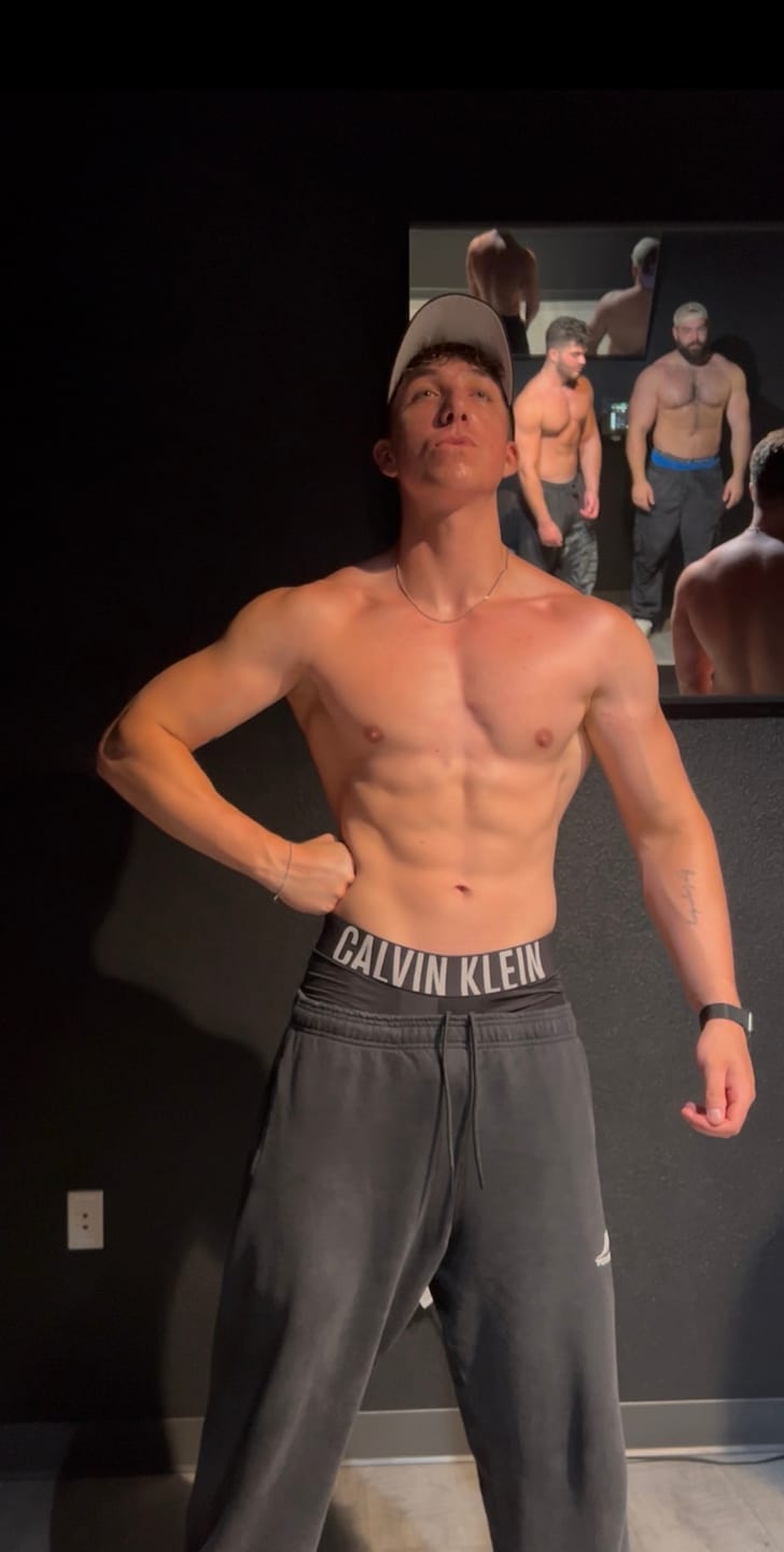 Customer photo review of 2154 - Throwback Baggy Joggers