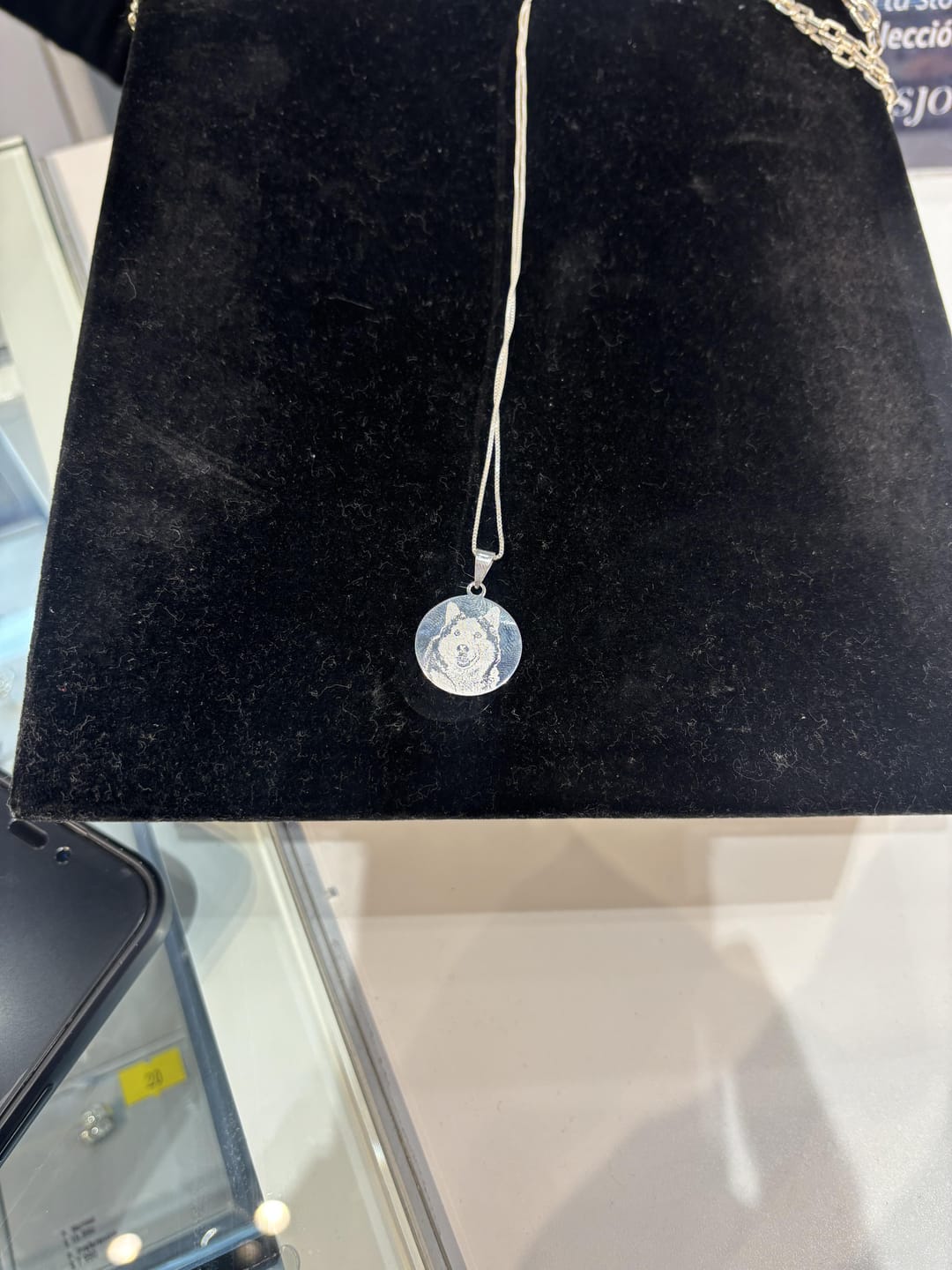 Customer photo review of Colgante Placa Circular Mediana con Fotograbado 21 mm