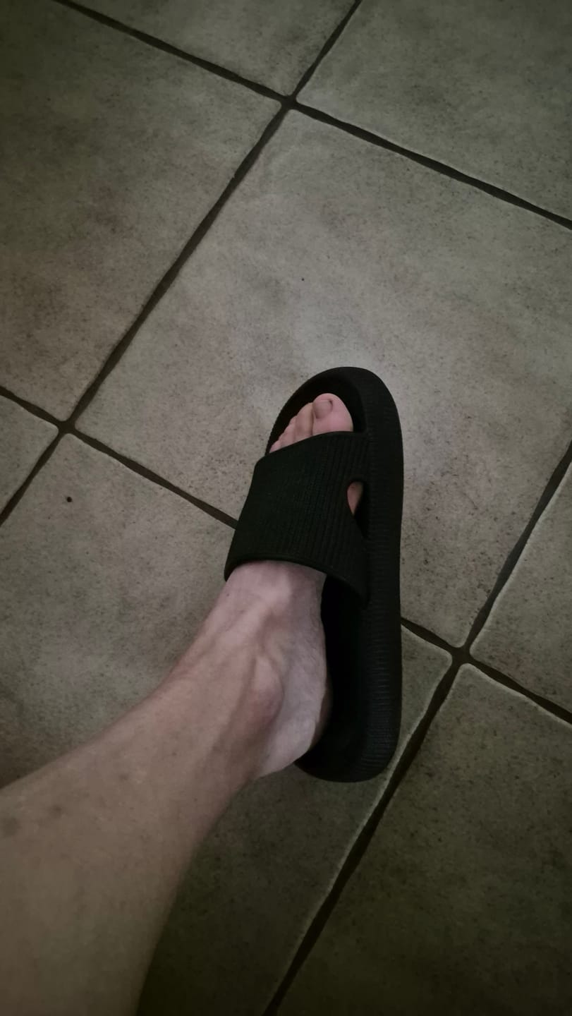 Customer photo review of HappyFlops Kids