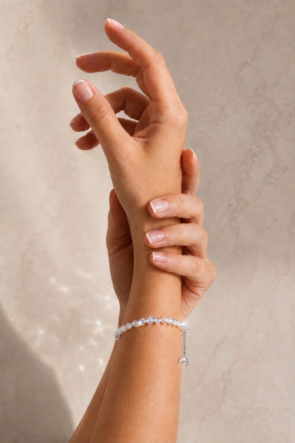 Customer photo review of Pulsera Delfín Cristales Hecho con Swarovski® Tornasol