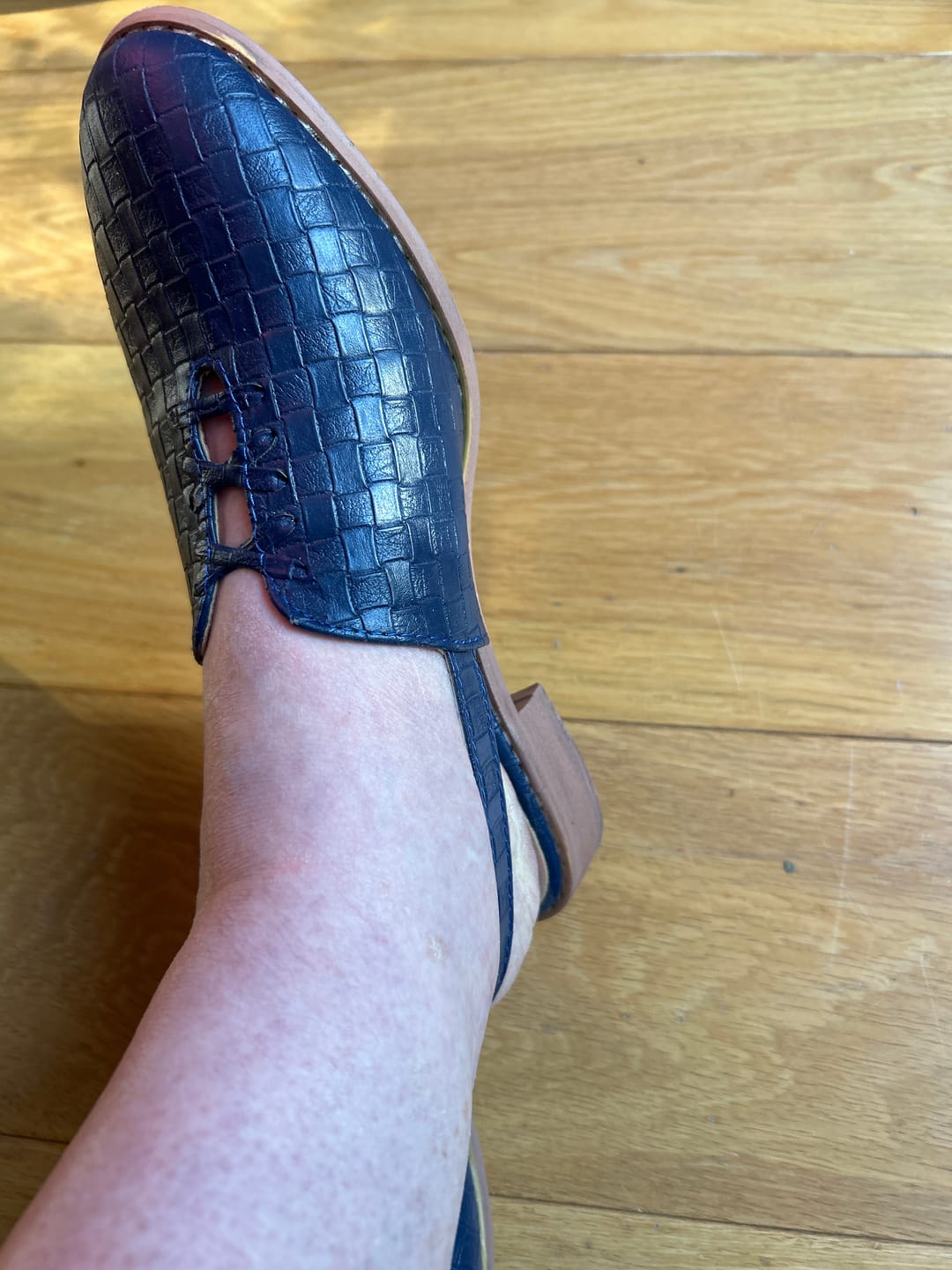 Customer photo review of Handgeflochtene Leder-Slipper für Damen - Clara