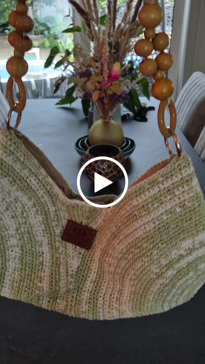 Customer video review of Summer Conch Hobo Crochet Kit