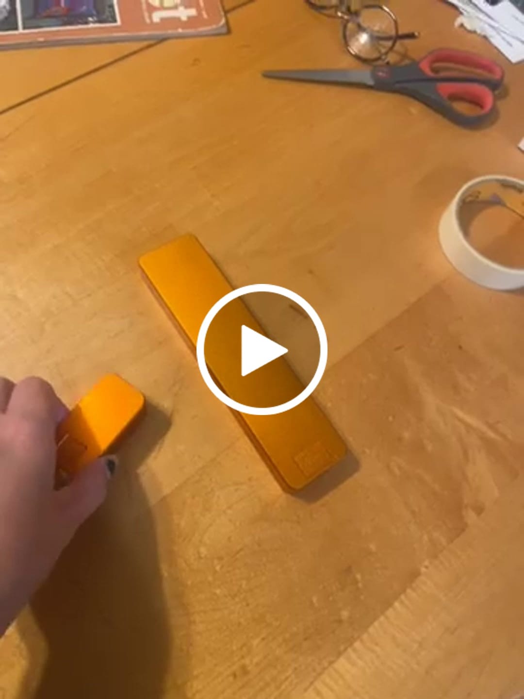 Customer video review of Weekly Case