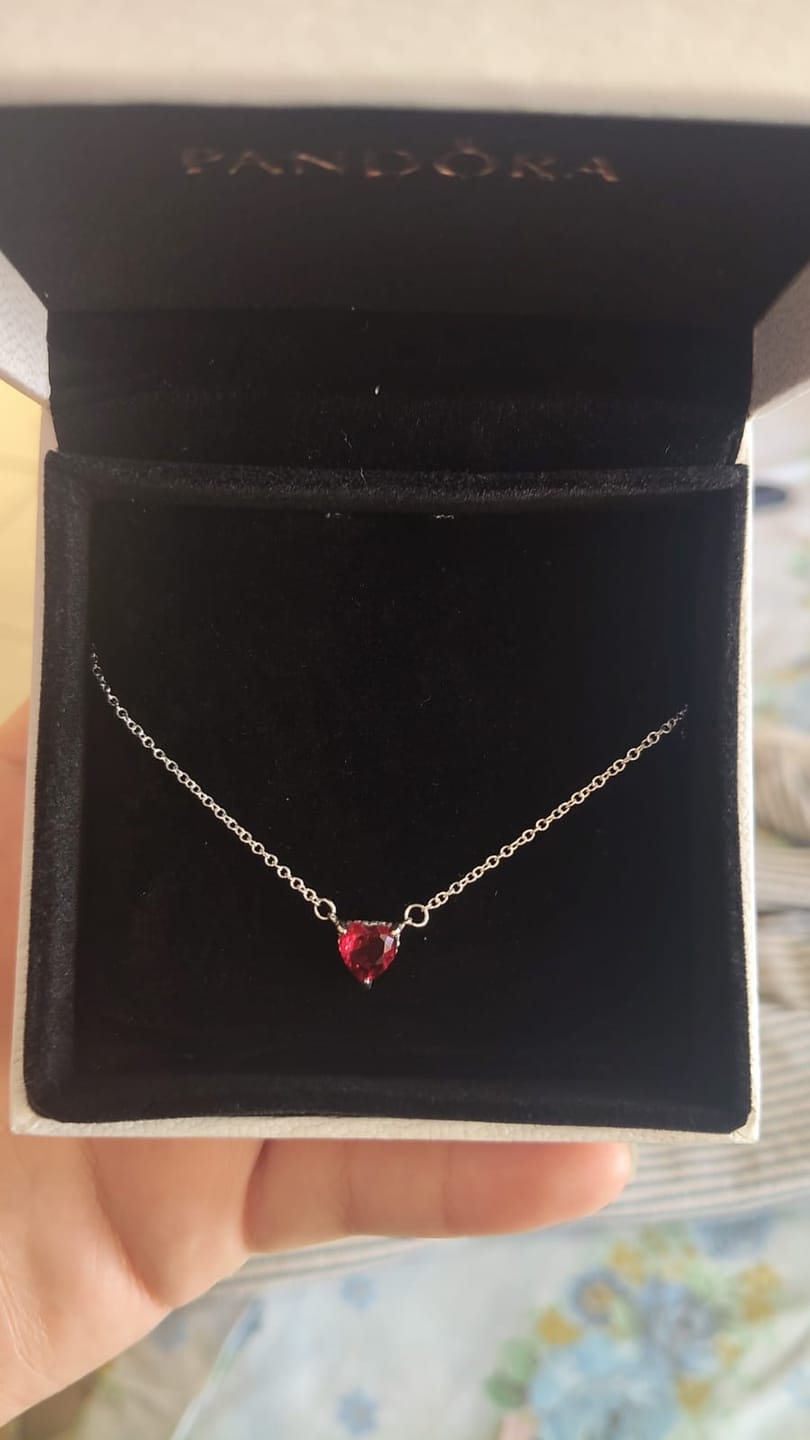 Customer photo review of COLLAR CORAZON ELEVADO ROJO LOVE PANDORA + KIT DE REGALO