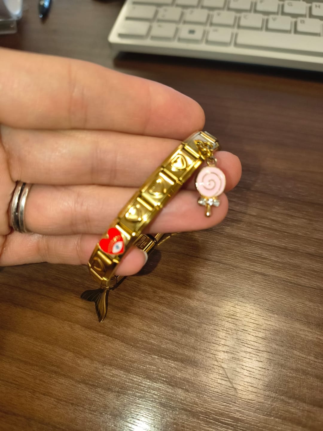 Customer photo review of Charm Colgante Caramelo
