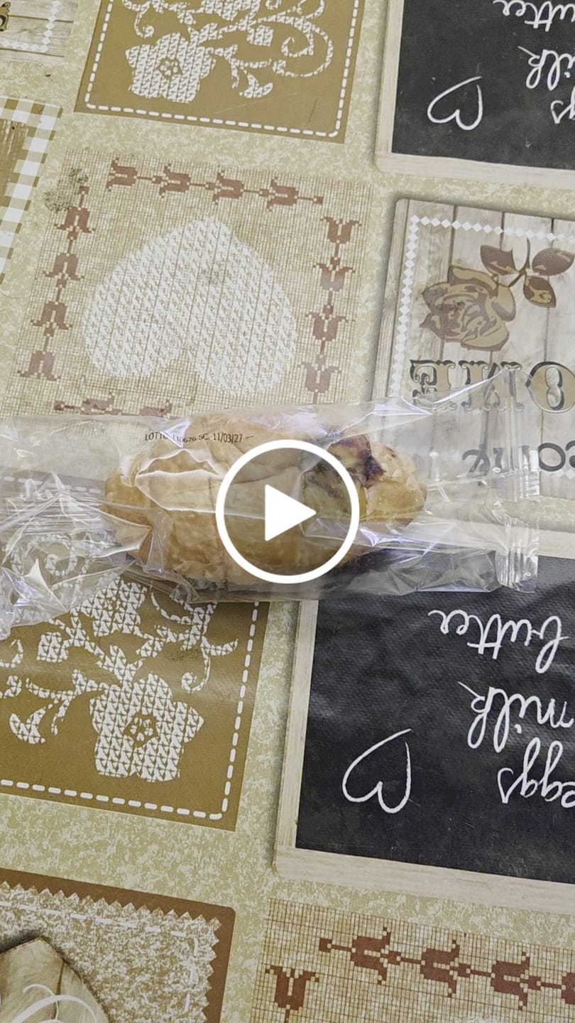 Customer video review of 15 Cornetti Proteici Ripieni di Crema al biscotto