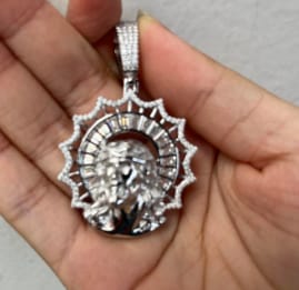 Customer photo review of Halo God VVS Moissanite Iced Out Jesus Pendant