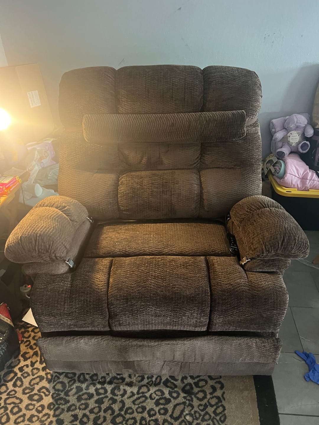 Customer photo review of 9205 EWT500 Heavy Duty Extra Wide Power Lift Recliner – Triple Motor, 500 lbs, Heat & Massage