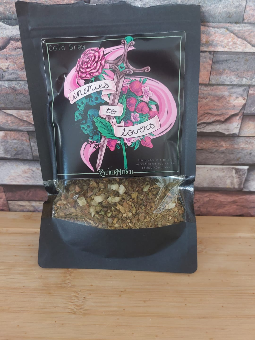 Customer photo review of Enemies to Lovers Cold Brew Tee – Matcha Erdbeere Eistee