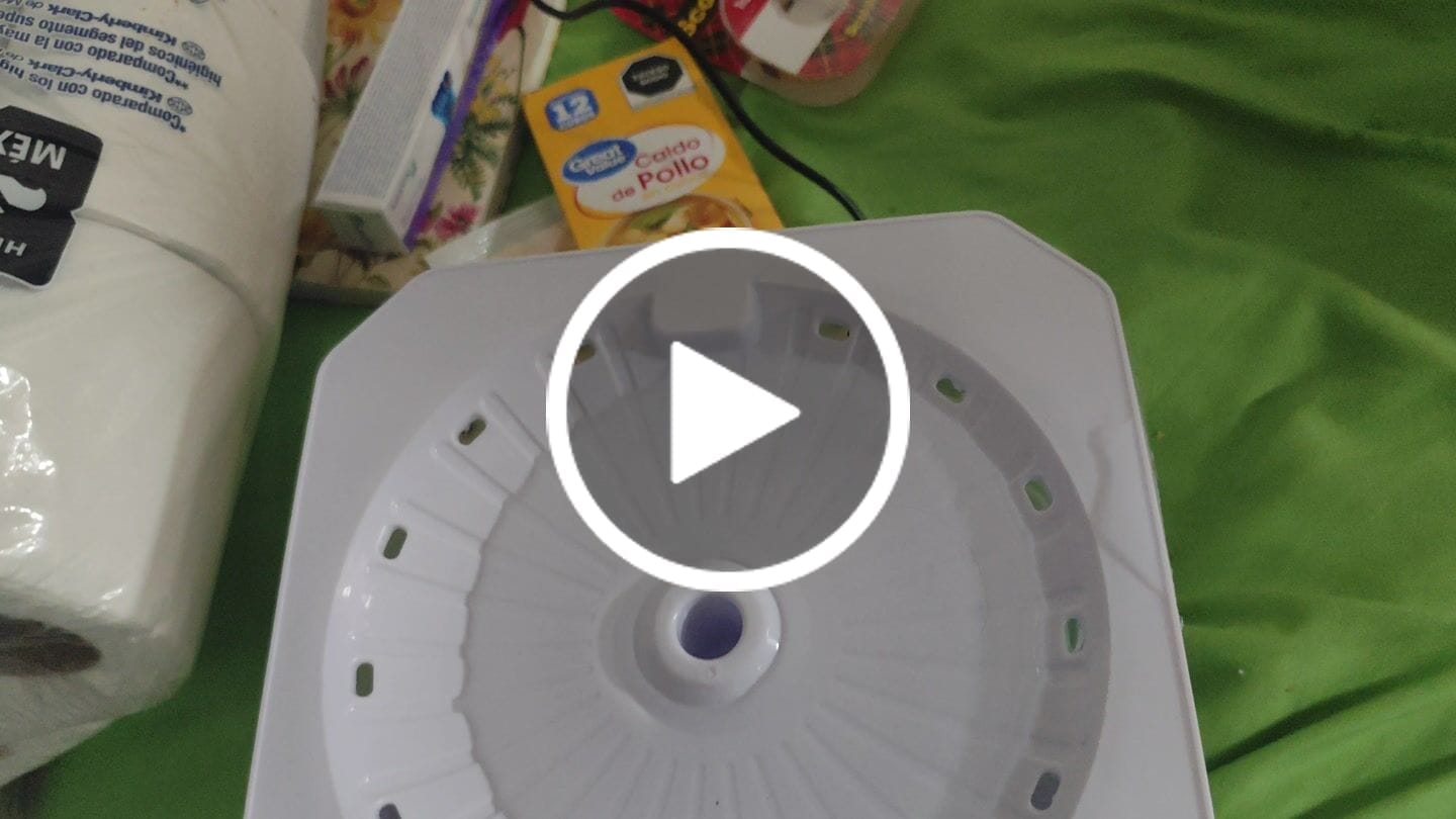 Customer video review of CT1682 1 Pieza De Fuente De Agua 2.5L Para Mascota