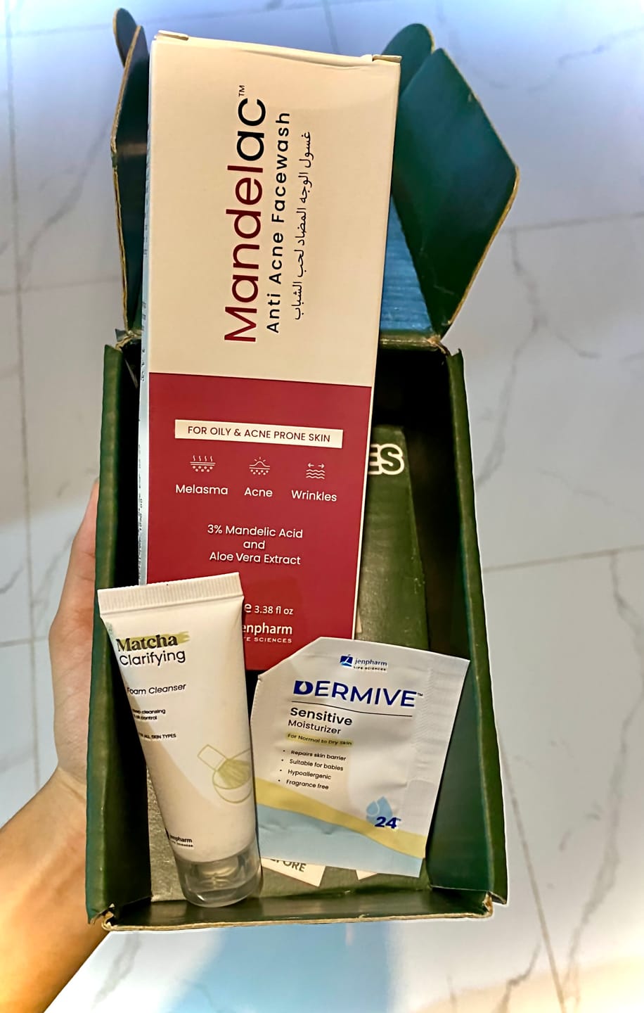 Customer photo review of MandelAC Facewash