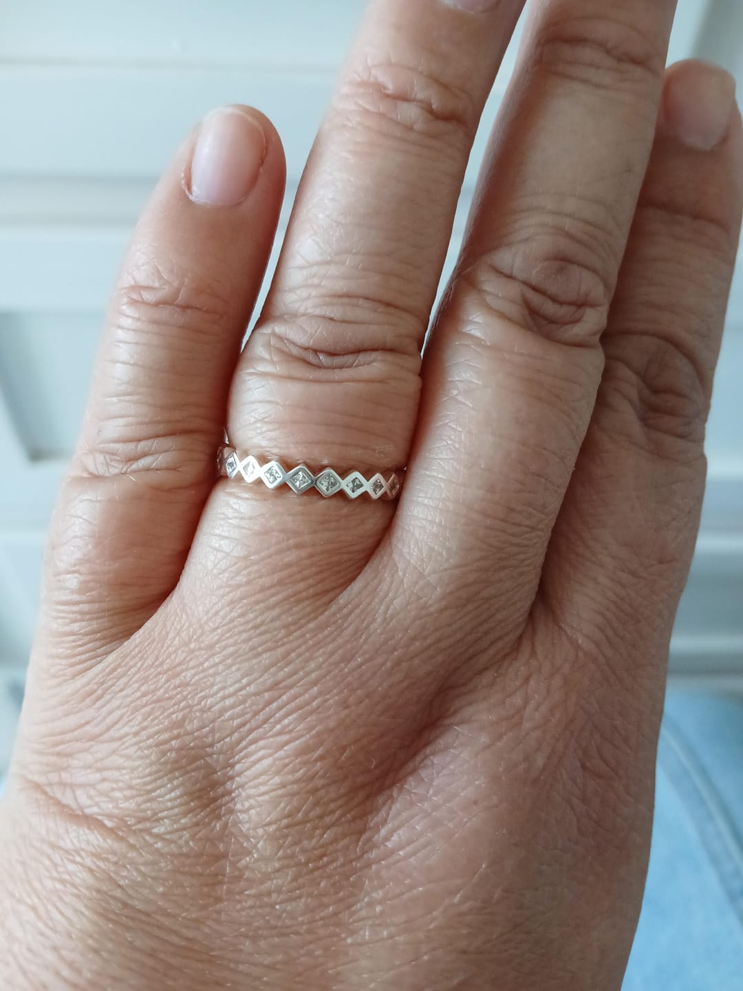 Customer photo review of Anillo Cintillo Rombos Circones