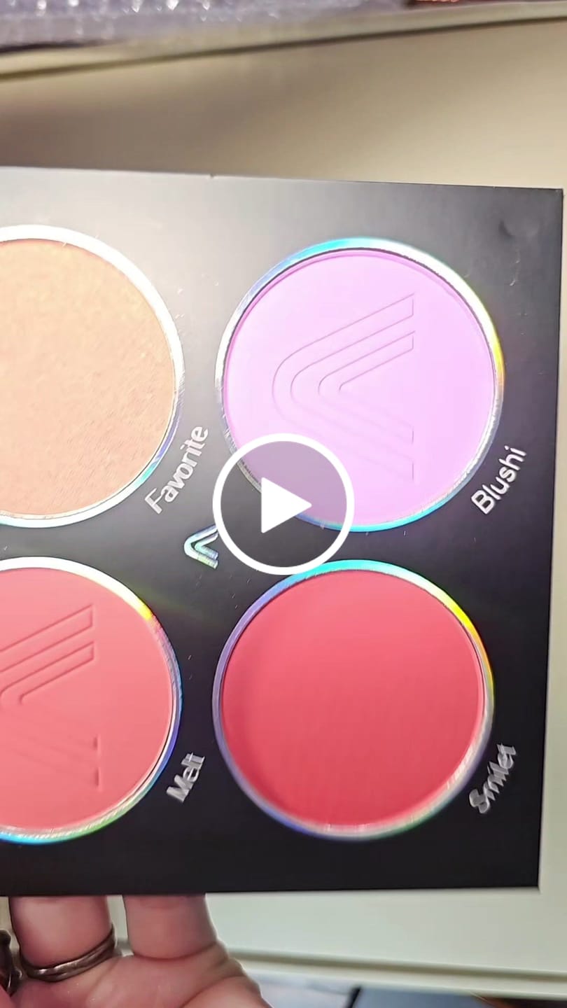 Customer video review of PALETA DE RUBORES GLAMBLACK