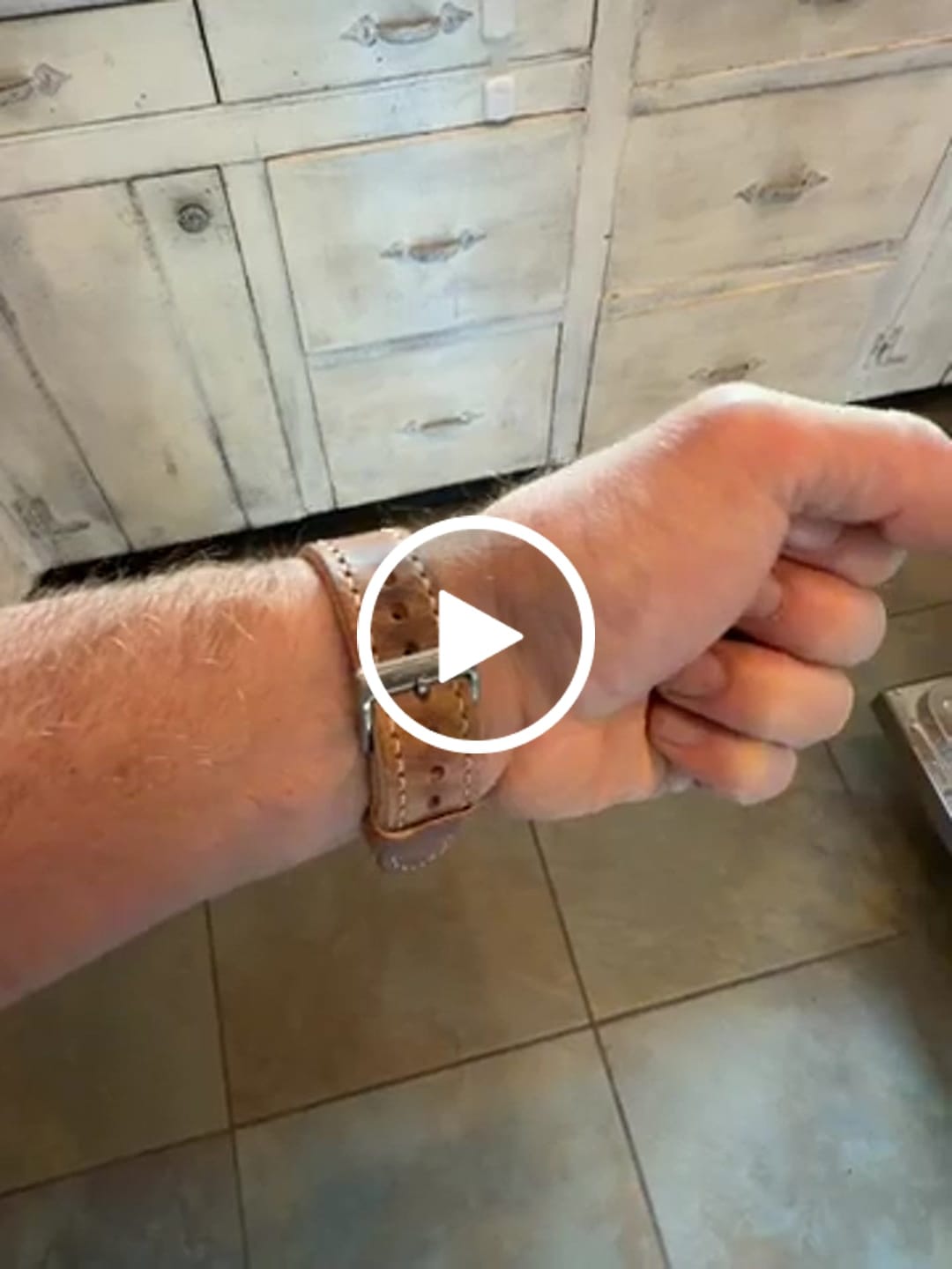 Customer video review of Horween Natural Dublin Leather Watch Strap, Natural Thread