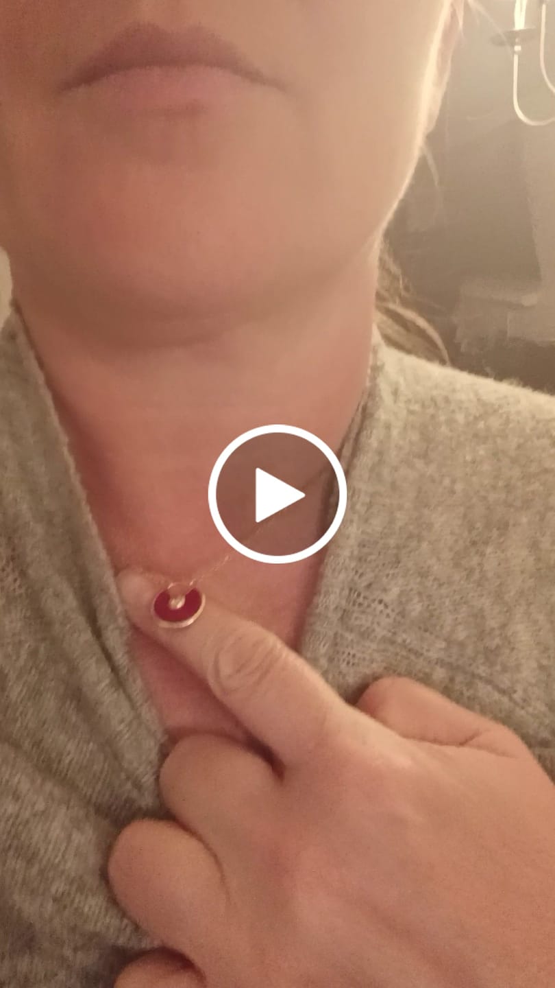 Customer video review of Karneol Halskette - Kreismedallion