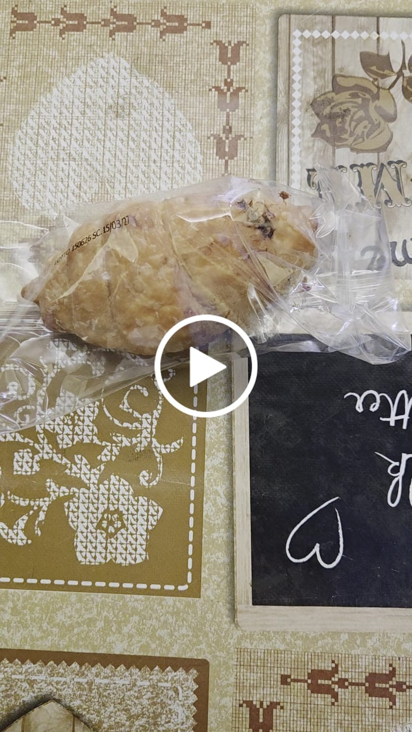Customer video review of 15 Cornetti proteici ripieni di purea alla fragola