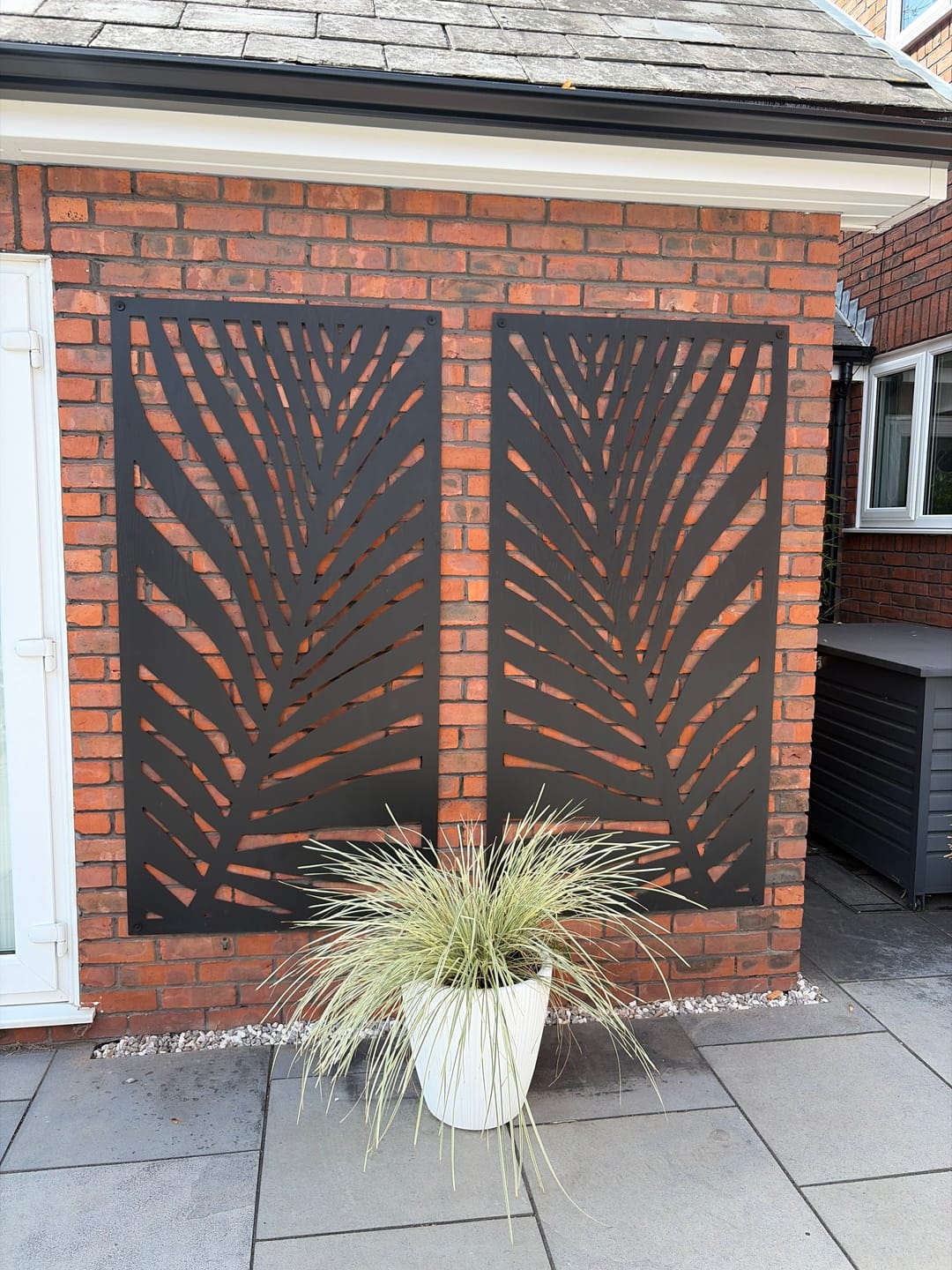 Customer photo review of 3 Black Frond Large Screens - 5mm
