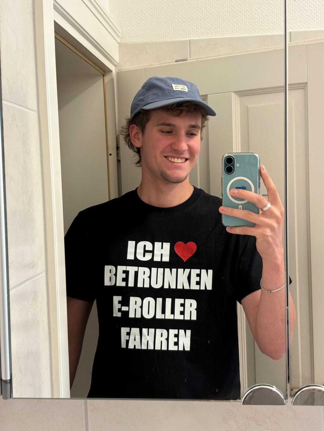 Customer photo review of Ich liebe betrunken E-Roller fahren T-Shirt