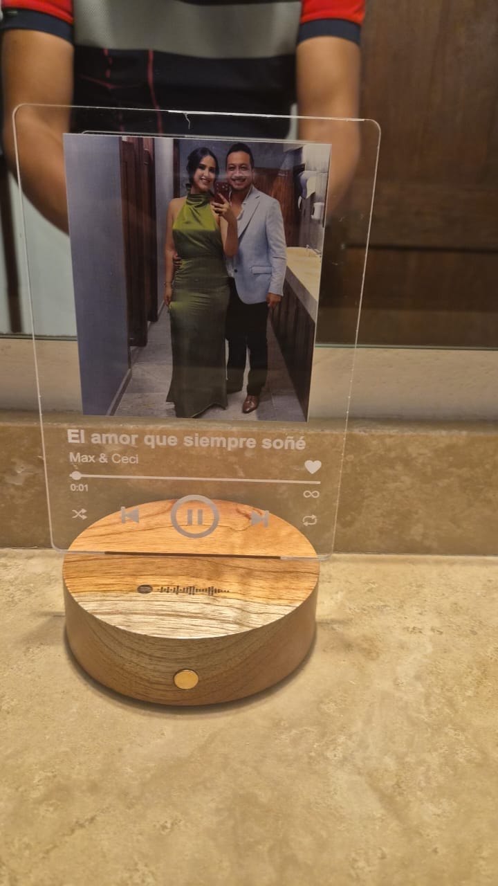 Customer photo review of Lámpara Portada de Canción