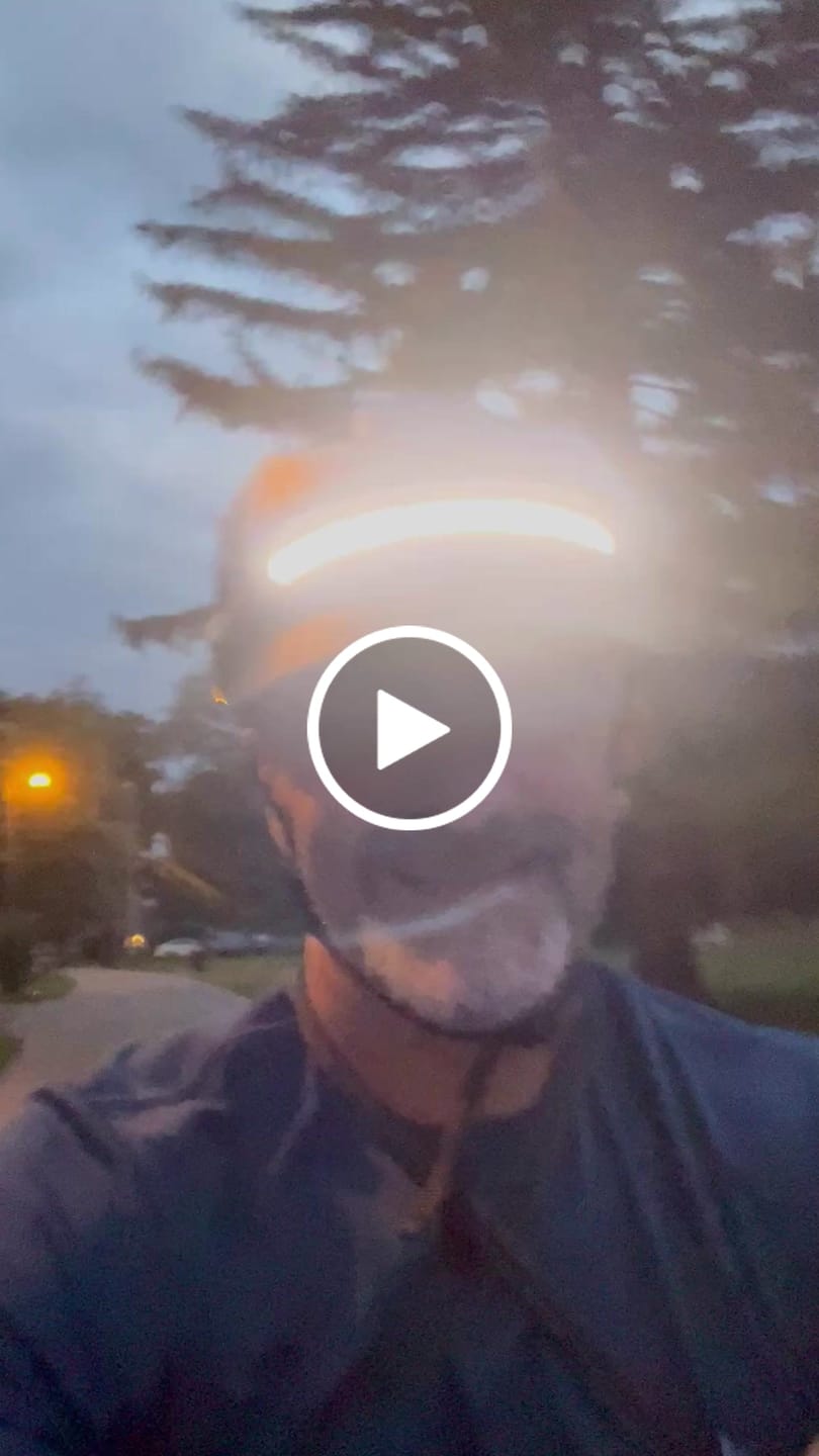 Recensione video di un cliente su AURA