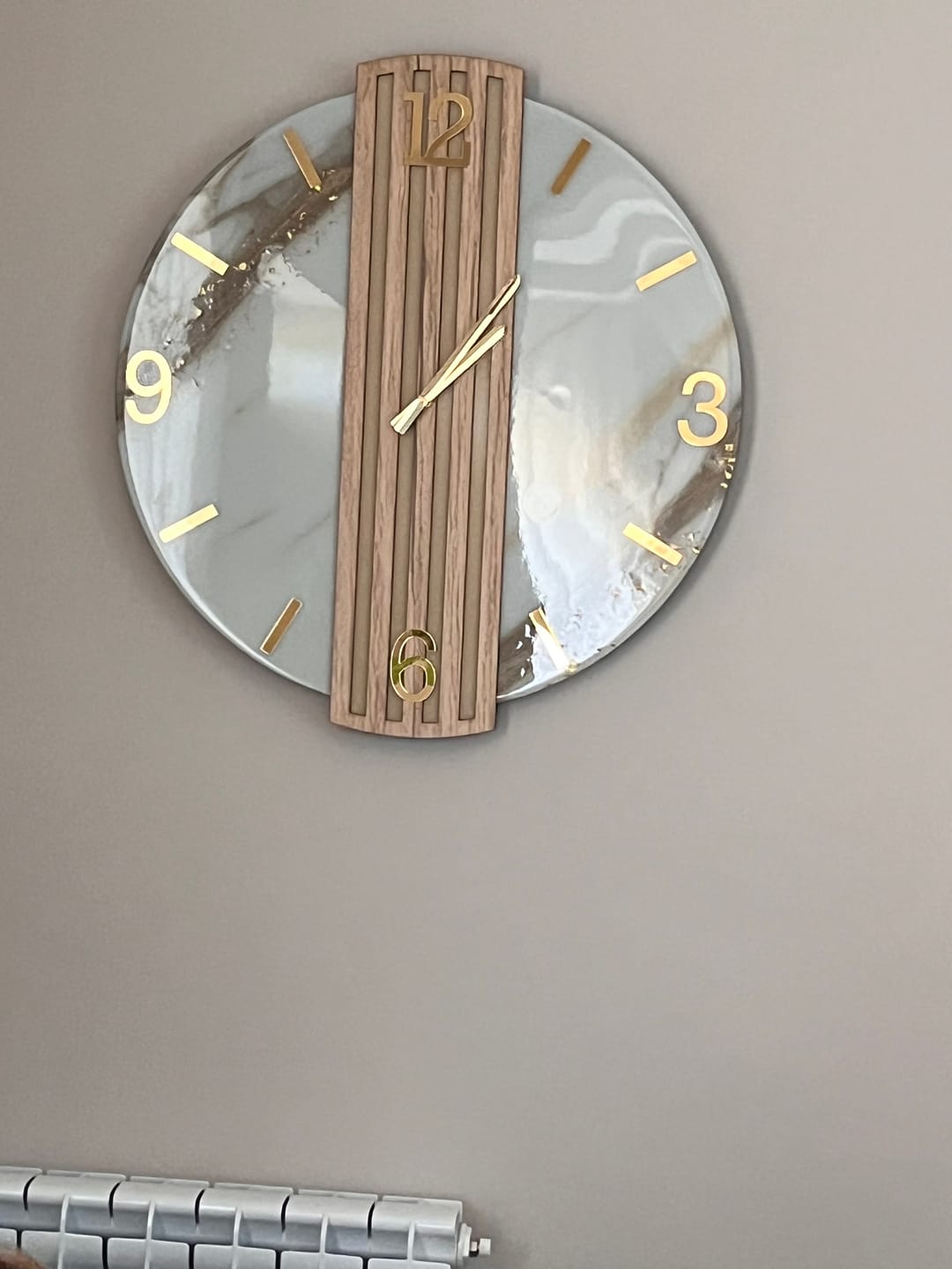 Customer photo review of Orologio da parete effetto marmo Aura con doghe design moderno