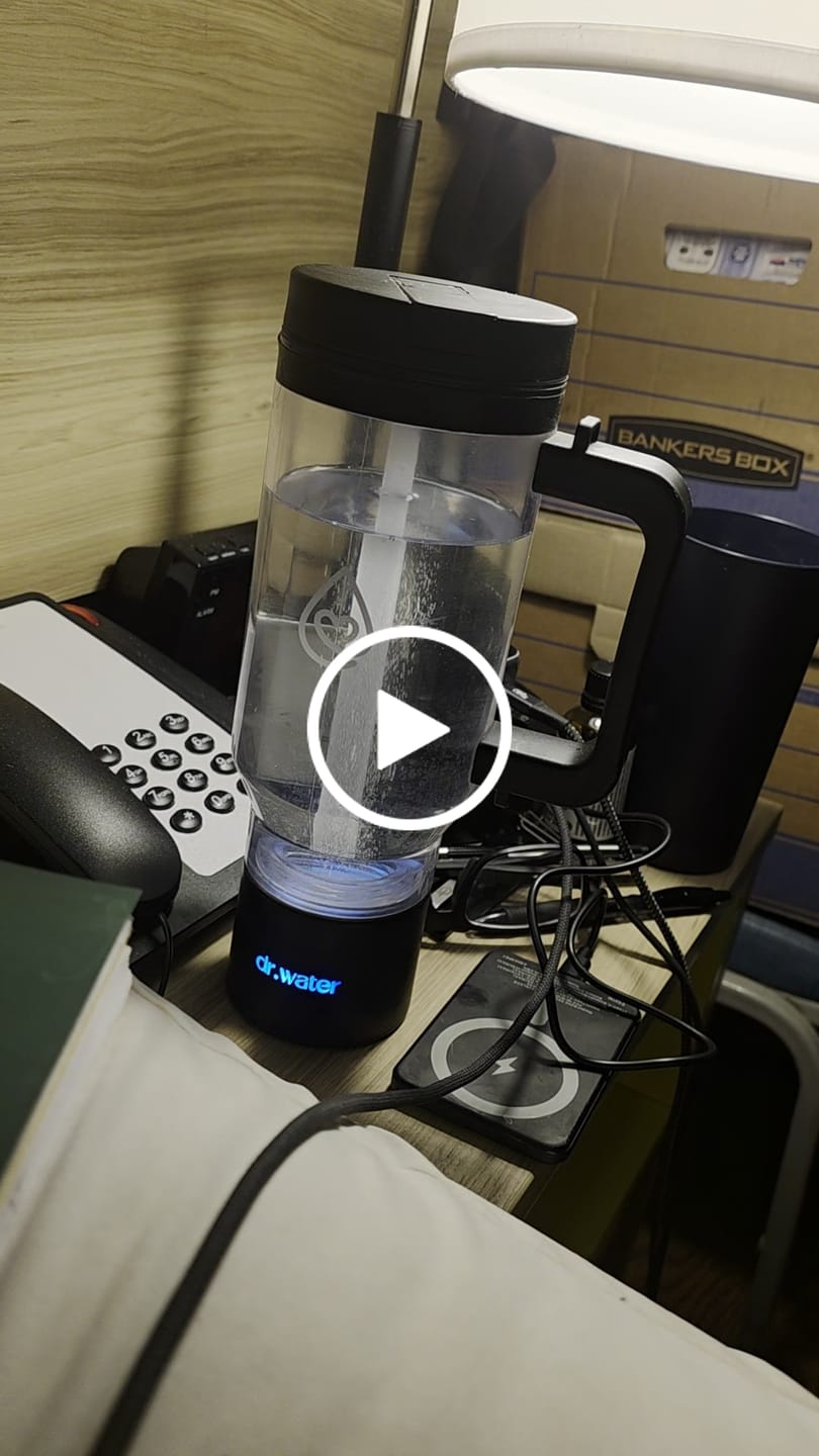 Customer video review of HydroTumbler 32oz  – 5000 PPB Hydrogen Water Bottle